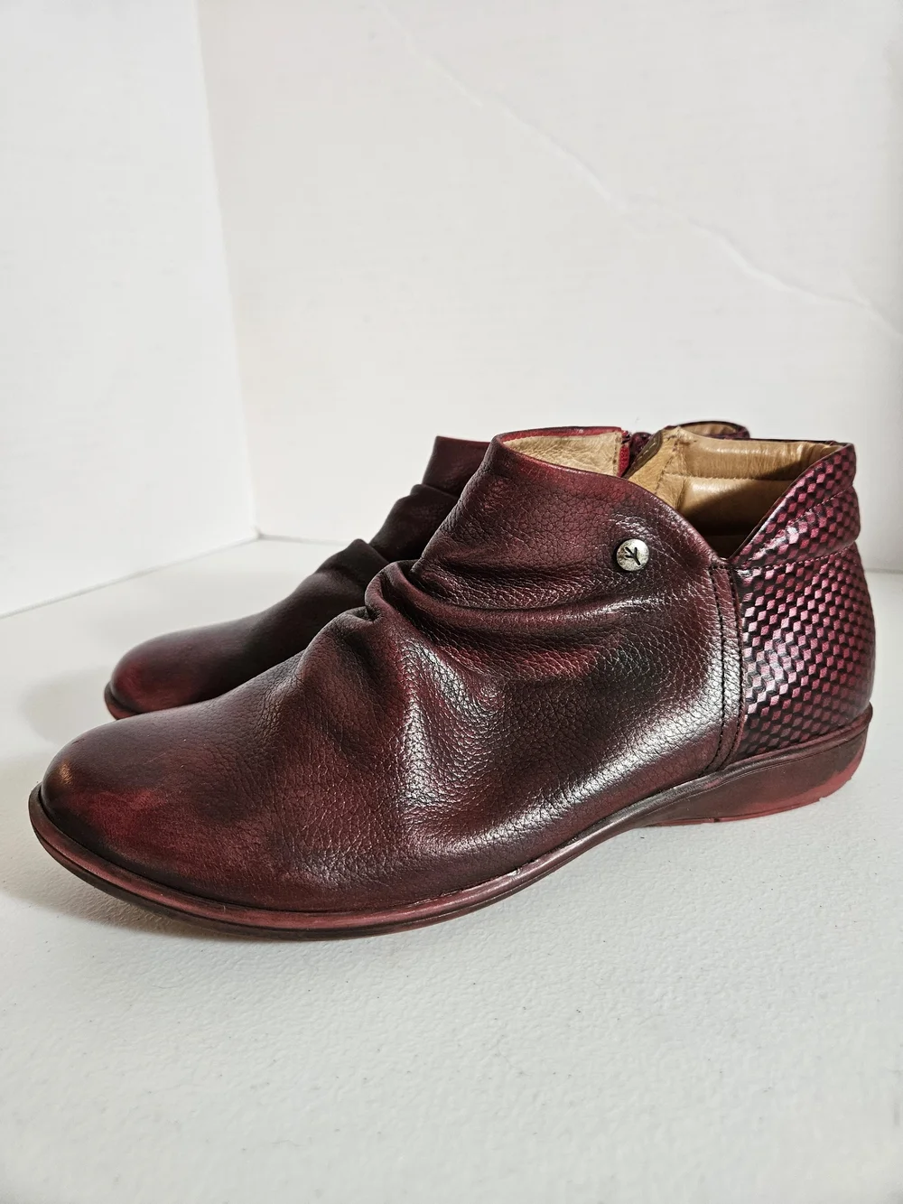 Wanda Panda Alexia Women's Burgundy Leather Ankle Booties EU 39/US 8.5 Textured